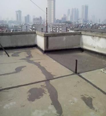 伊犁哈萨克漏水维修 楼顶漏水是什么原因，楼顶漏水维修方法是什么?